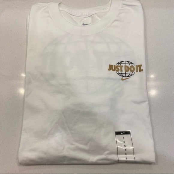 Nike Just Do It World Map Flags T-shirt - Picture 4 of 5
